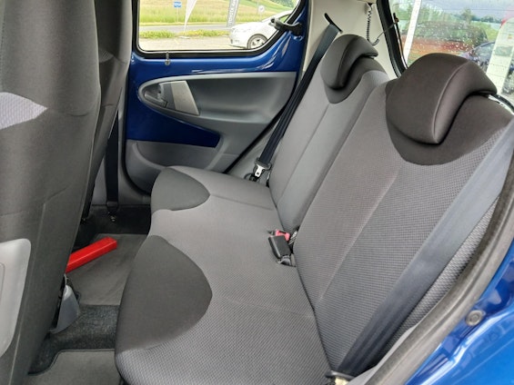 Vehicle image 9 Vehicle image 9