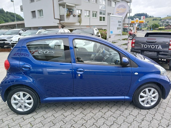 Vehicle image 3 Vehicle image 3