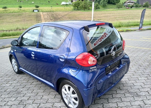 Vehicle image 6 Vehicle image 6