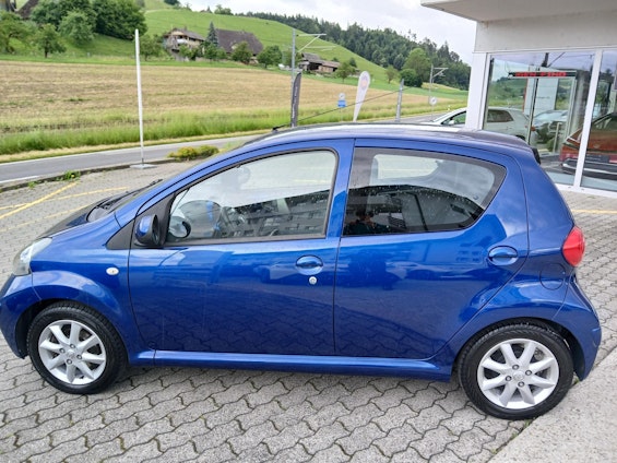 Vehicle image 7 Vehicle image 7