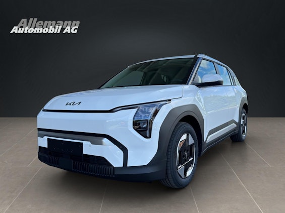 First vehicle image