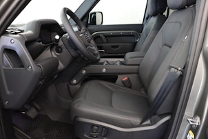 Vehicle image LAND ROVER Defender 110 3.0 D I6 300 X-Dynamic HSE