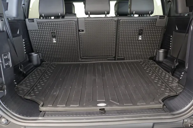 Land Rover Defender 110 3.0 D I6 300 X-Dynamic HSE
