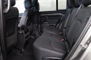 Vehicle image LAND ROVER Defender 110 3.0 D I6 300 X-Dynamic HSE