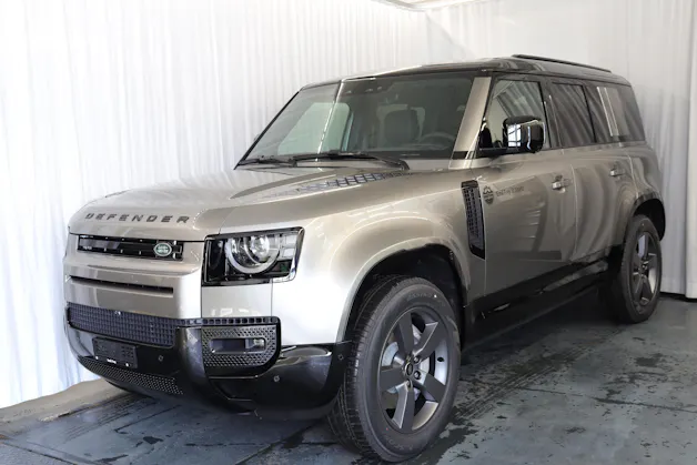 Land Rover Defender 110 3.0 D I6 300 X-Dynamic HSE