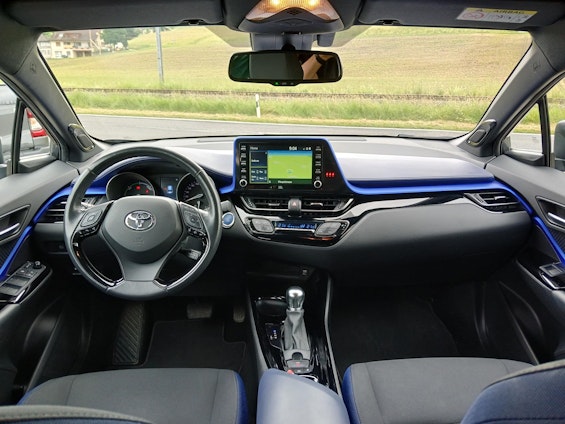 Vehicle image 12