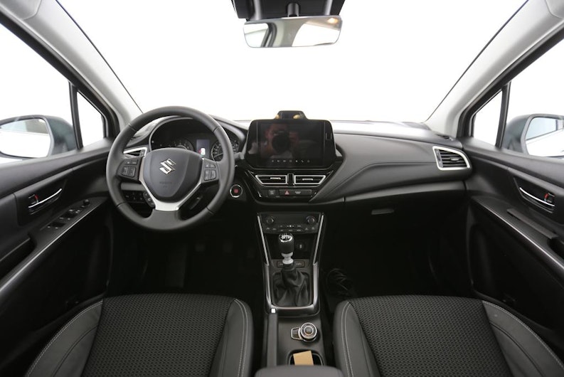 Vehicle image SUZUKI S-CROSS