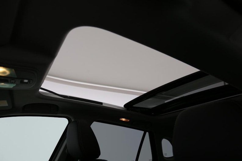 Vehicle image SUZUKI S-CROSS