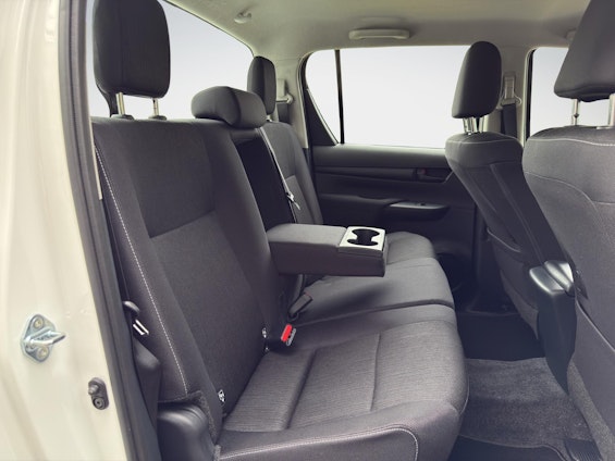 Vehicle image 16 Vehicle image 16