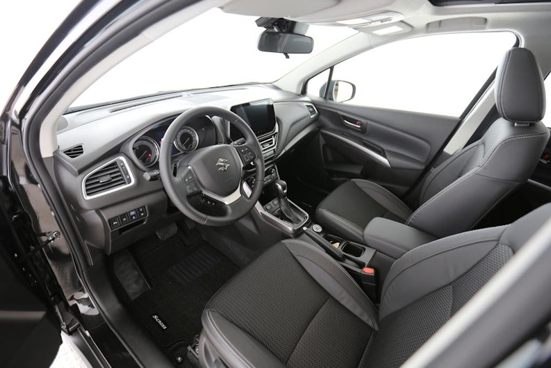 Vehicle image SUZUKI S-CROSS