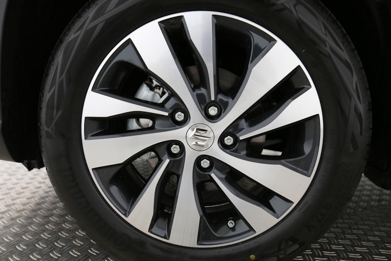 Vehicle image SUZUKI S-CROSS