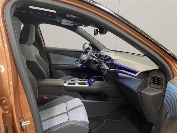 Vehicle image 10 Vehicle image 10