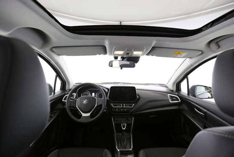 Vehicle image SUZUKI S-CROSS