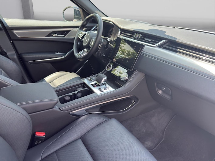 Vehicle image JAGUAR F-PACE