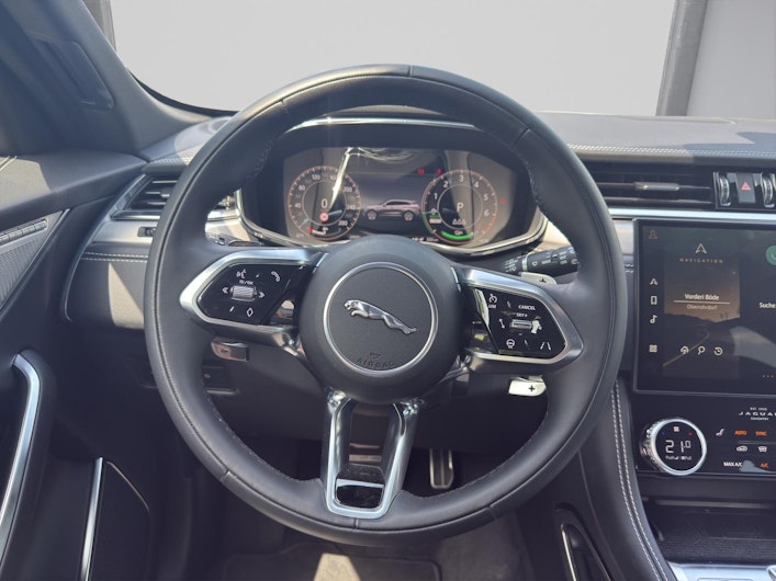 Vehicle image JAGUAR F-PACE
