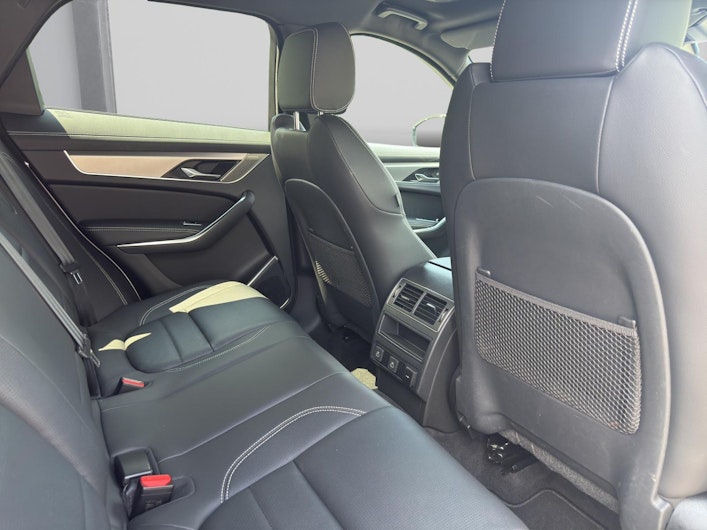 Vehicle image JAGUAR F-PACE
