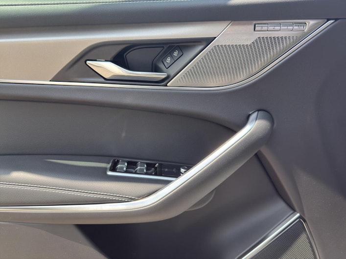 Vehicle image JAGUAR F-PACE