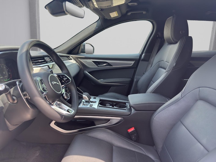 Vehicle image JAGUAR F-PACE