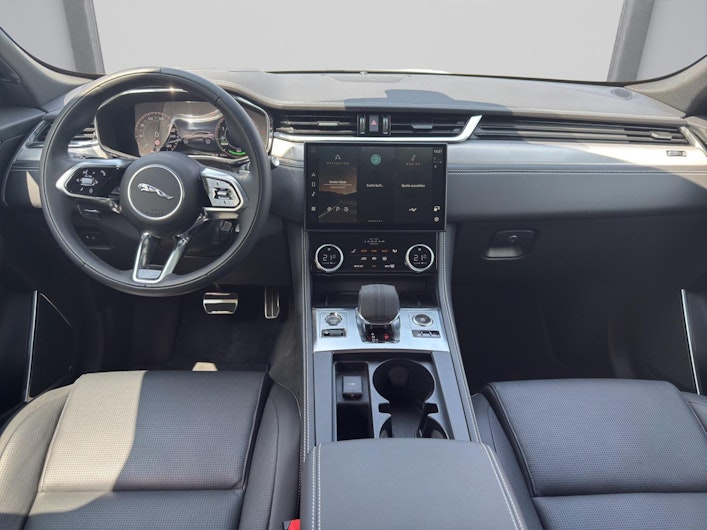 Vehicle image JAGUAR F-PACE