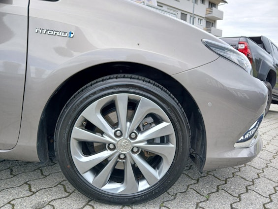 Vehicle image 15