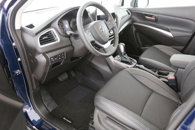 Vehicle image SUZUKI S-CROSS