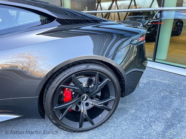 Vehicle image ASTON MARTIN DBS
