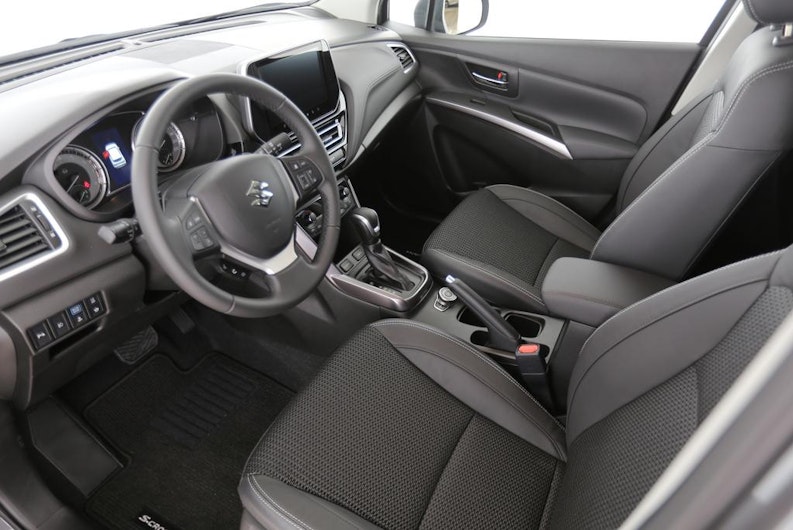 Vehicle image SUZUKI S-CROSS