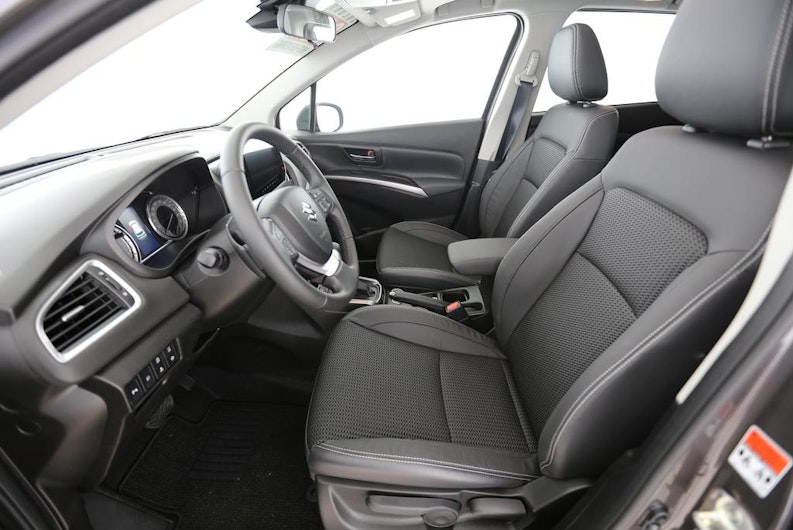 Vehicle image SUZUKI S-CROSS