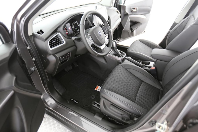 Vehicle image SUZUKI S-CROSS