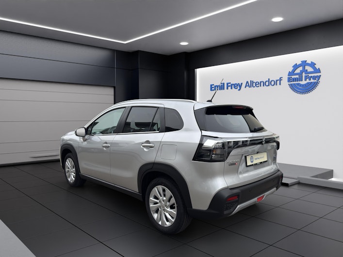 Vehicle image SUZUKI S-CROSS