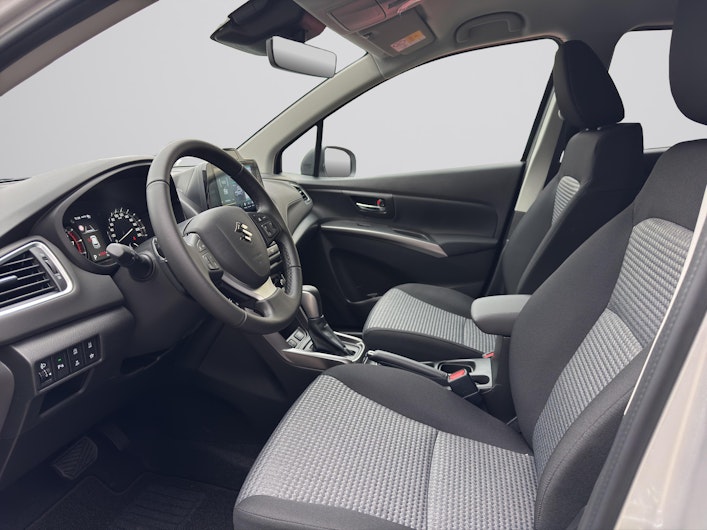 Vehicle image SUZUKI S-CROSS