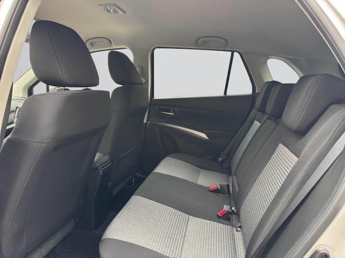 Vehicle image SUZUKI S-CROSS