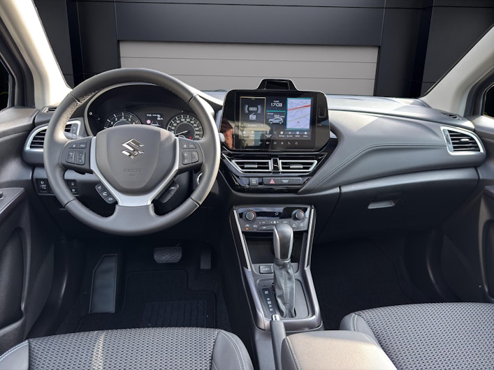 Vehicle image SUZUKI S-CROSS