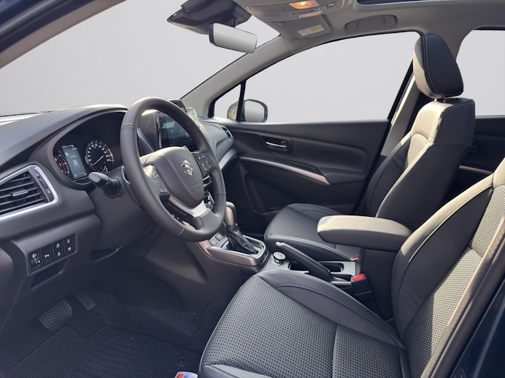 Vehicle image SUZUKI S-CROSS