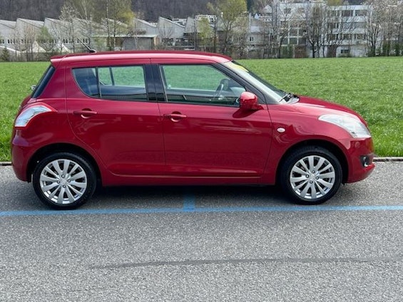 First vehicle image