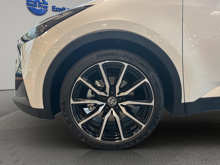 Vehicle image TOYOTA C-HR