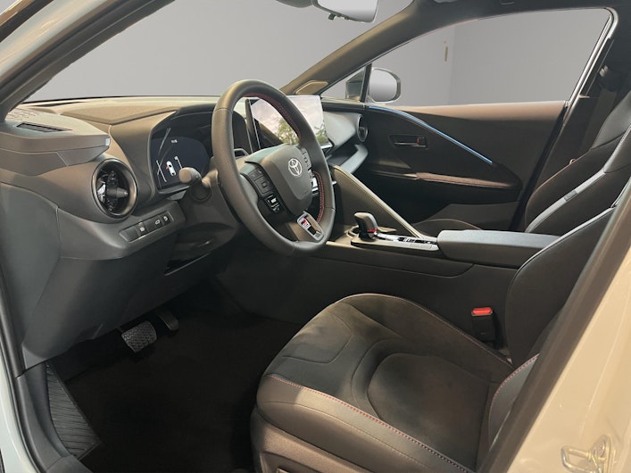 Vehicle image TOYOTA C-HR