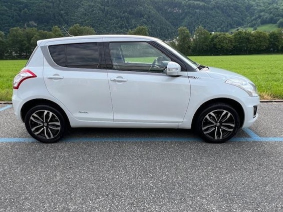 Vehicle image 14