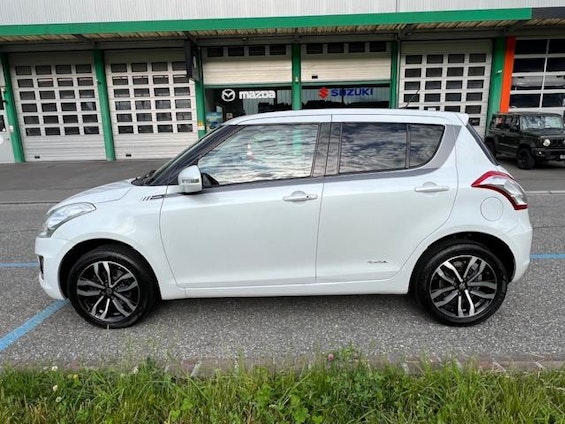 Vehicle image 15