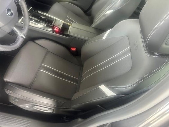 Vehicle image 9 Vehicle image 9