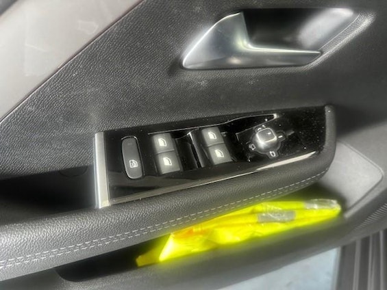 Vehicle image 8 Vehicle image 8