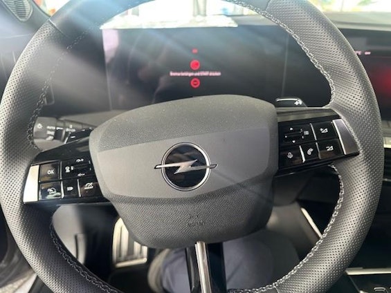 First vehicle image