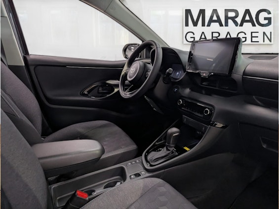Vehicle image 10