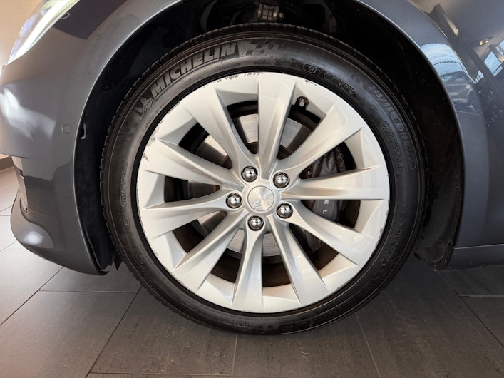 Vehicle image TESLA MODEL S