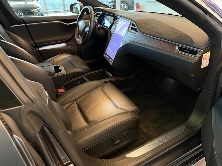 Vehicle image TESLA MODEL S