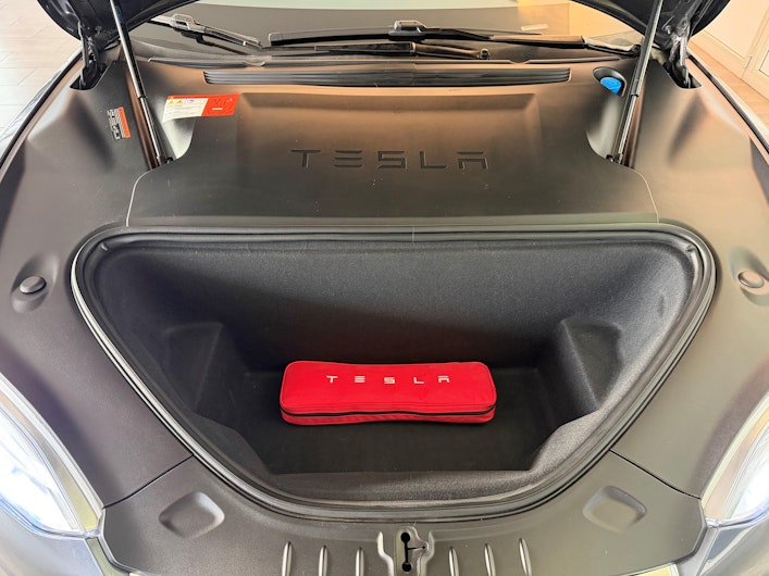 Vehicle image TESLA MODEL S