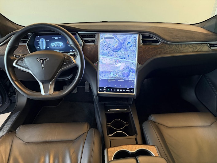 Vehicle image TESLA MODEL S