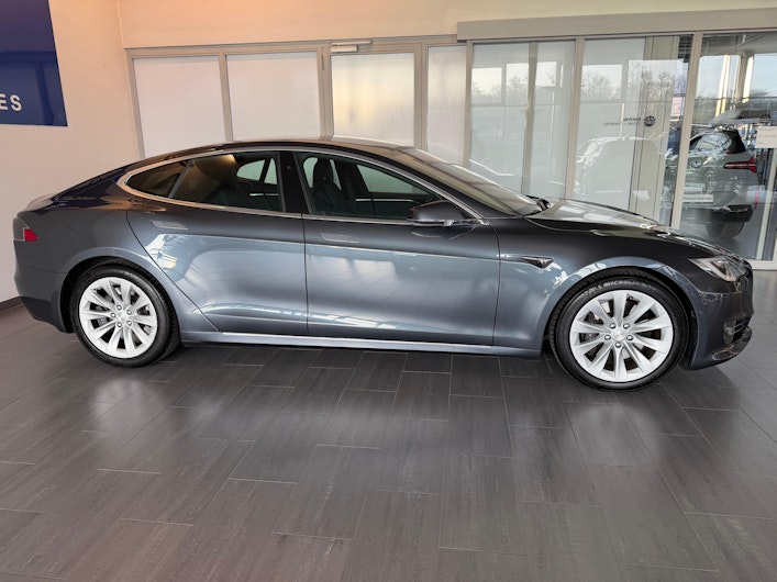 Vehicle image TESLA MODEL S