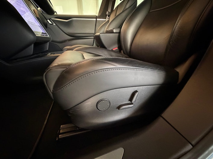 Vehicle image TESLA MODEL S