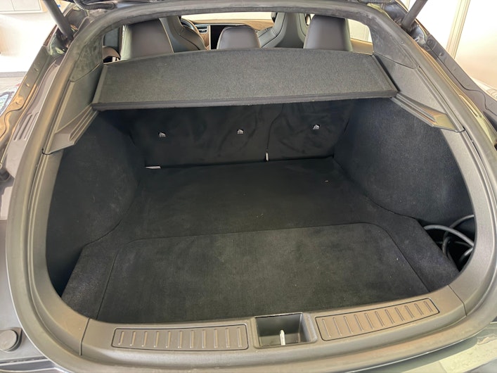 Vehicle image TESLA MODEL S